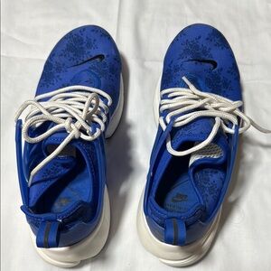 Nike Royal Blue Floral Sneakers prestos